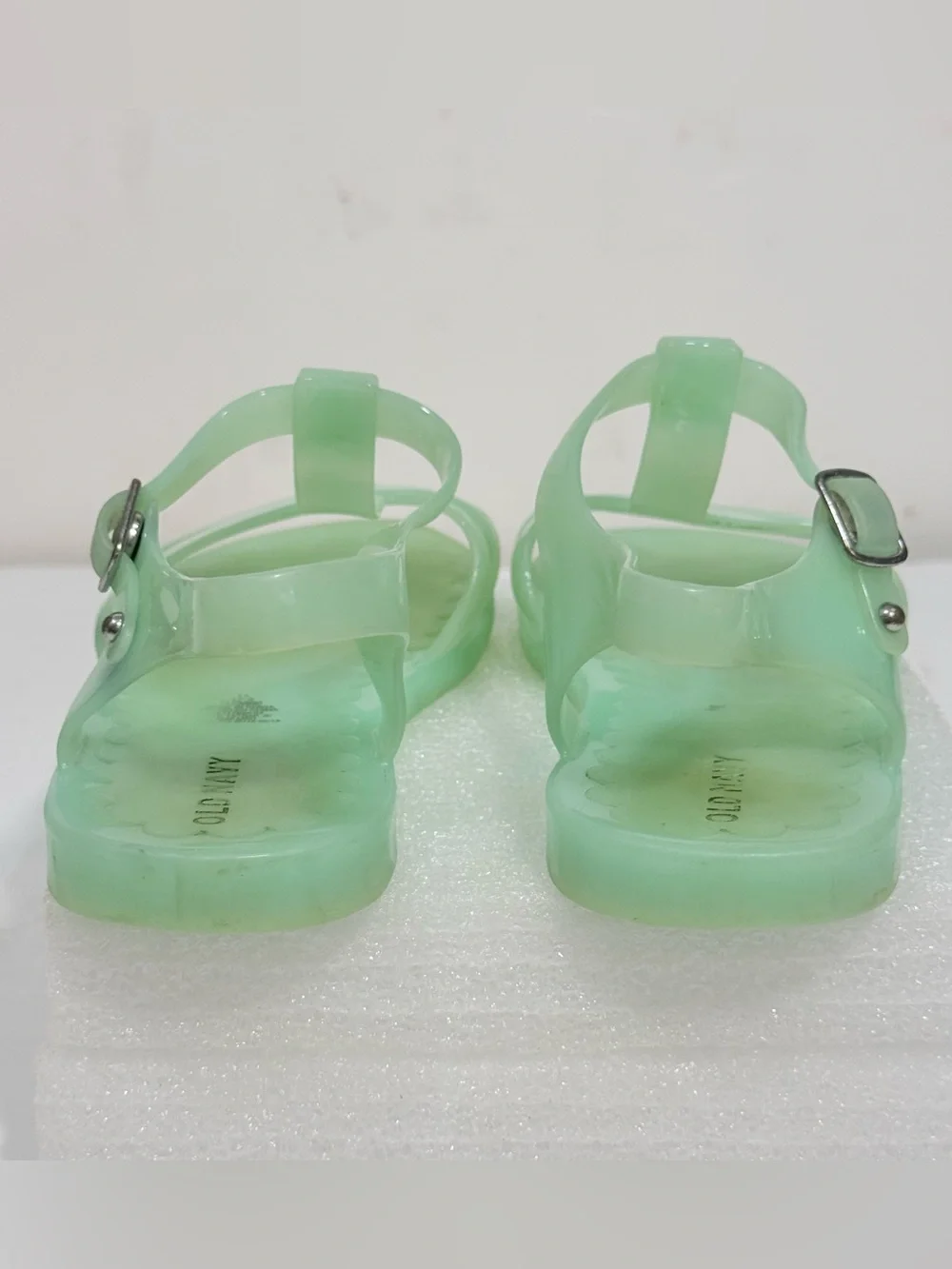 Old Navy Mint Green Strappy T Sling Back Snap Closure Jelly Sandals Sz 11 Kids